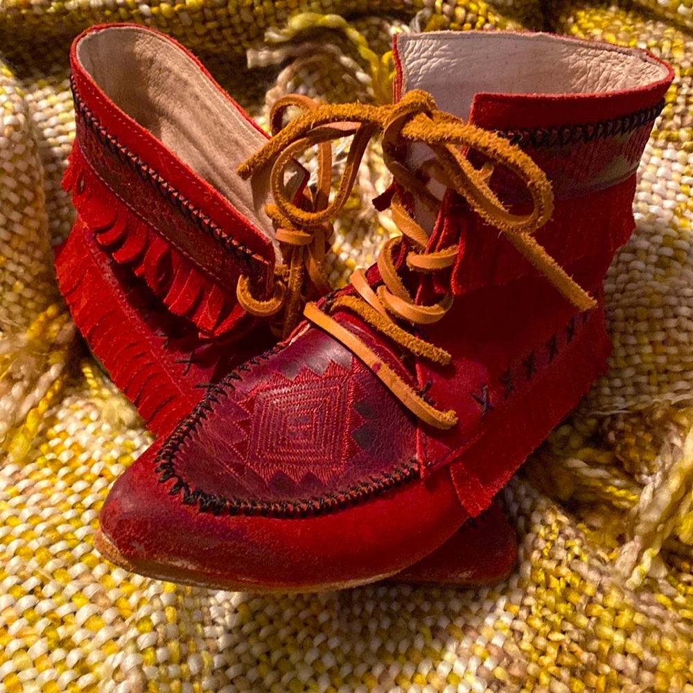 Freebird moccasin bootie. Size 6. Red with detail